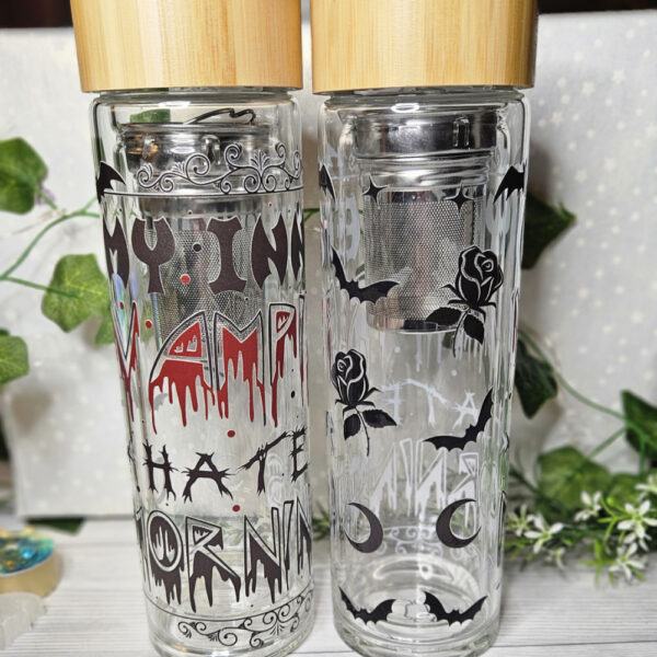Inner Vampire Glasflasche mit Sieb – Bild 2